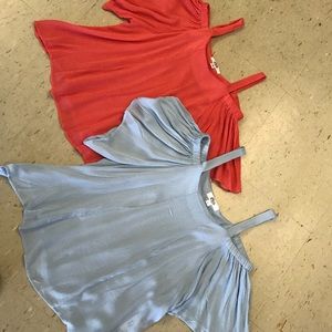 Casual shirt. Comment red or blue.